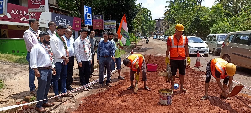 कुडचडे मतदारसंघातील खड्डेमय रस्त्यांविरोधात काँग्रेसचे आंदोलन