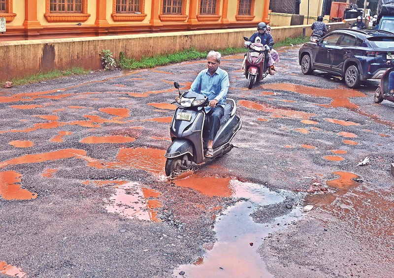 रस्त्यांच्या कामातून 'इंजिनिअरिंग' बेपत्ता