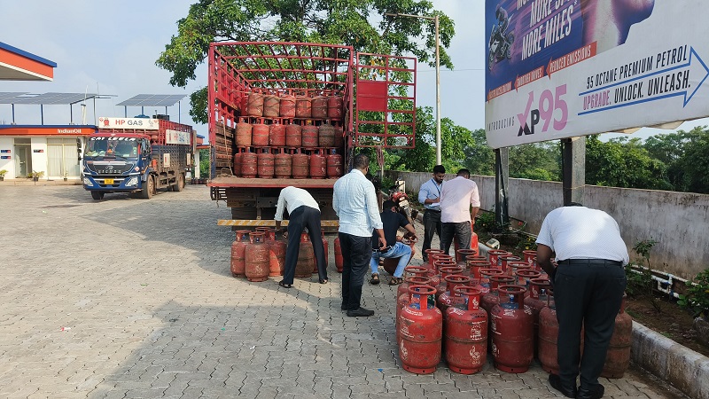 जुने गोवा येथे कमी वजनाचे १८ एलपीजी सिलिंडर जप्त