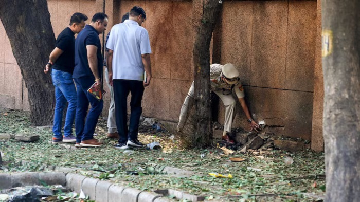 दिल्लीत सीआरपीएफ शाळेजवळ स्फोट