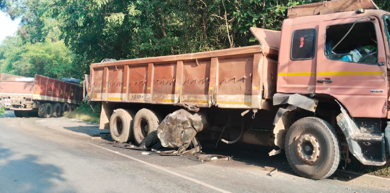 फोंडा : दोन मालवाहू ट्रकमध्ये समोरासमोर धडक; एकजण गंभीर