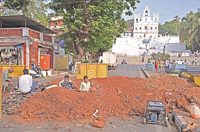 स्मार्ट सिटीच्या कंत्राटदारांचे ‘ये रे माझ्या मागल्या’