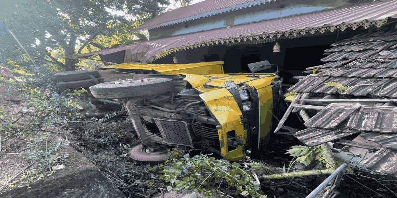 फोंडा : दुचाकीशी होणारी टक्कर चुकवण्याच्या प्रयत्नात ट्रक घराच्या अंगणात कलंडला