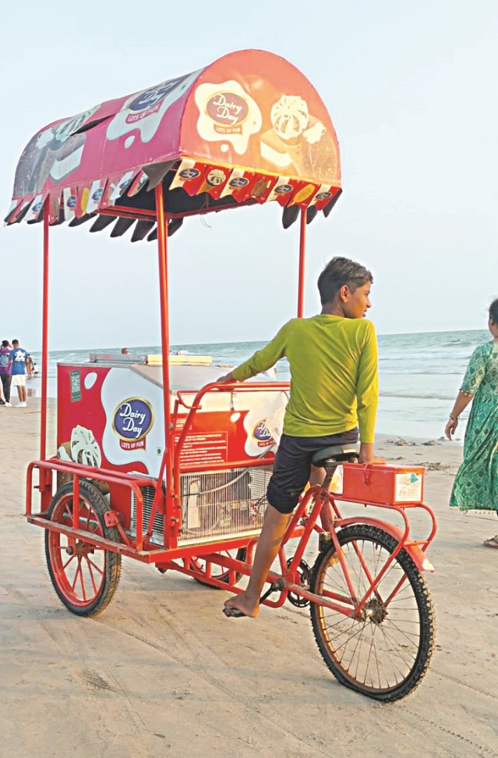 जगण्याला वळण देणारी परिस्थिती…