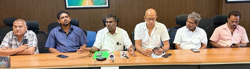 गोमंतकीयांना शॅक भाड्याने देणाऱ्यांना कारवाईतून वगळा !