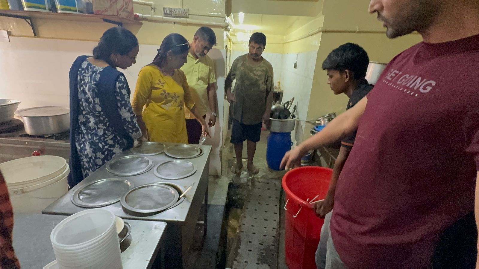 अस्वच्छ वातावरणामुळे नावेलीतील रेस्टॉरंट बंद