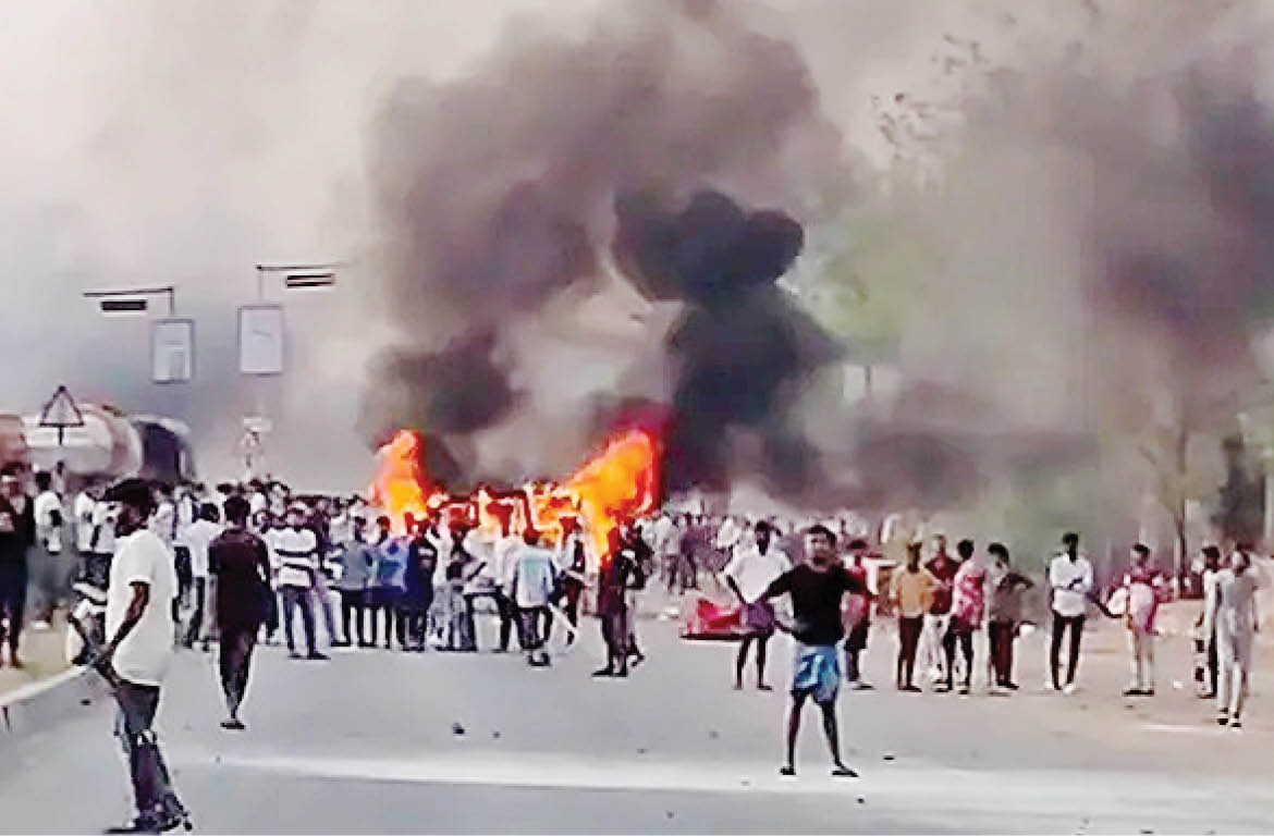 वक्फ कायदाविरोधी आंदोलनाला हिंसक वळण