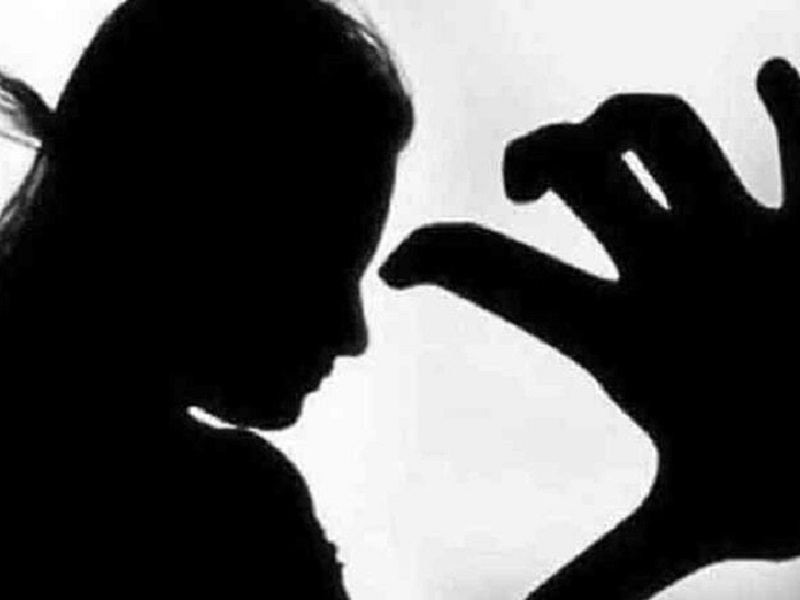 भाईड-कोरगाव येथे महिला पंचाचा विनयभंग