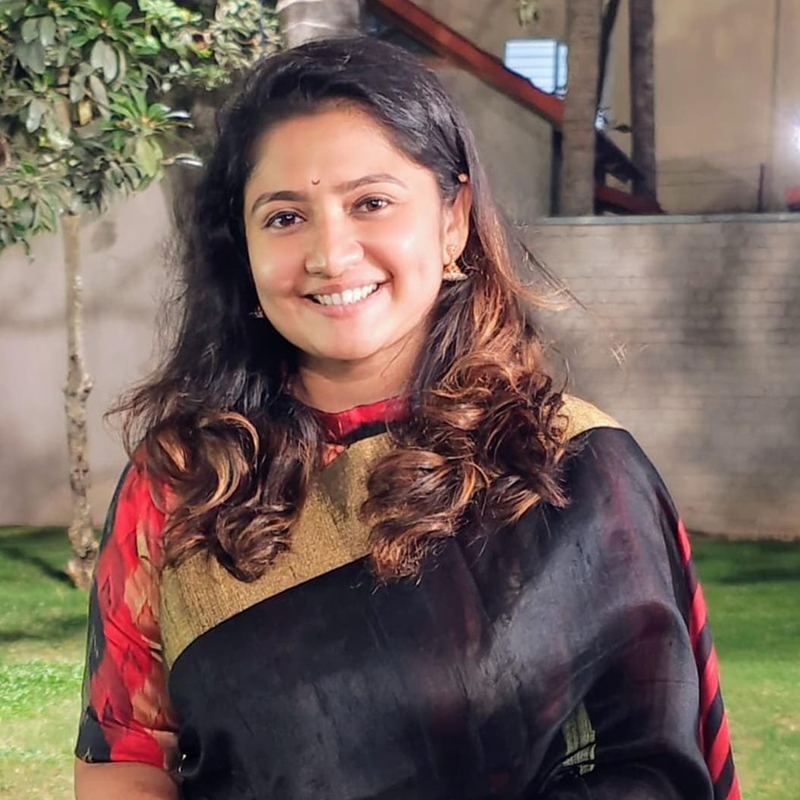 चुणचुणीत वृत्तनिवेदक  वेदा मणेरीकर