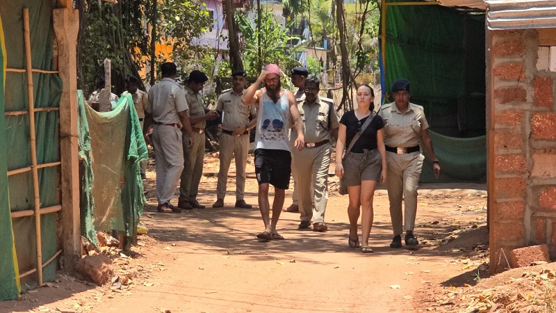हरमल किनारी भागात बेकायदेशीर वास्तव्य; तीन रशियनांना अटक