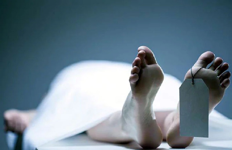फुटबॉल लागल्याने जखमी दुचाकीस्वार महिलेचा मृत्यू