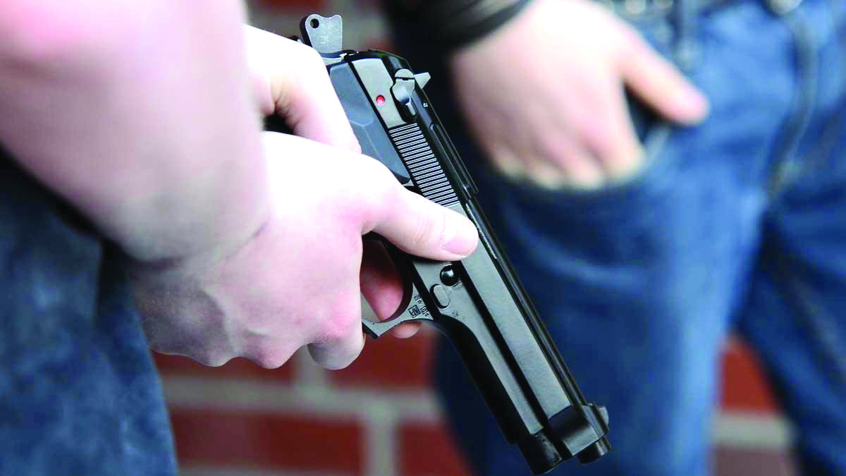 विद्यार्थ्याकडून अंदाधुंद गोळीबार; ९ जण दगावले