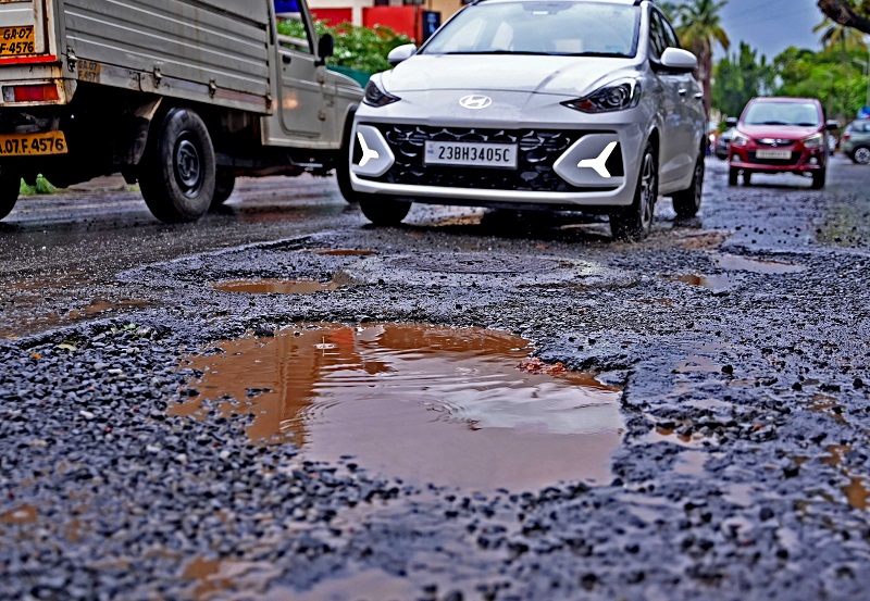 पावसामुळे पणजीतील खड्डे पुन्हा उघडे