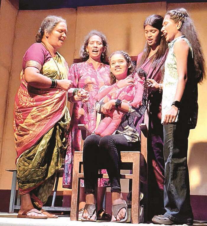 गोव्याचा महिला  नाट्यगट: रंगमंचावर  नवा व्यावसायिक इतिहास!