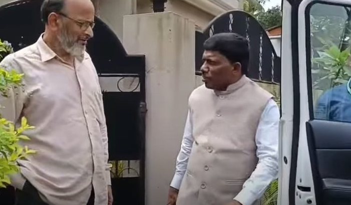 सभापती रमेश तवडकर यांनी घेतली भाजप प्रदेश उपाध्यक्ष दत्ता खोलकर यांची भेट