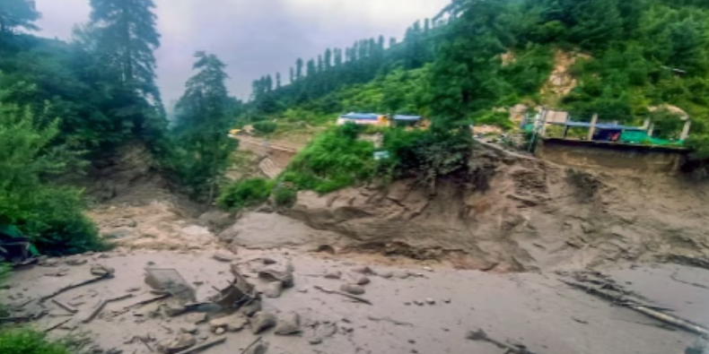 जम्मू-काश्मीरमधील किश्तवाडमध्ये ढगफुटीनंतर पूर : आतापर्यंत १२ जणांचा मृत्यू
