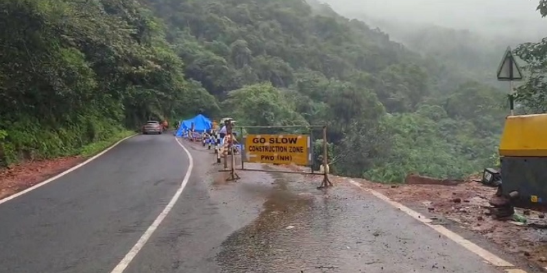 अनमोड घाटमार्ग वाहतुकीसाठी एका बाजूने खुला करण्याची वाहनधारकांची मागणी