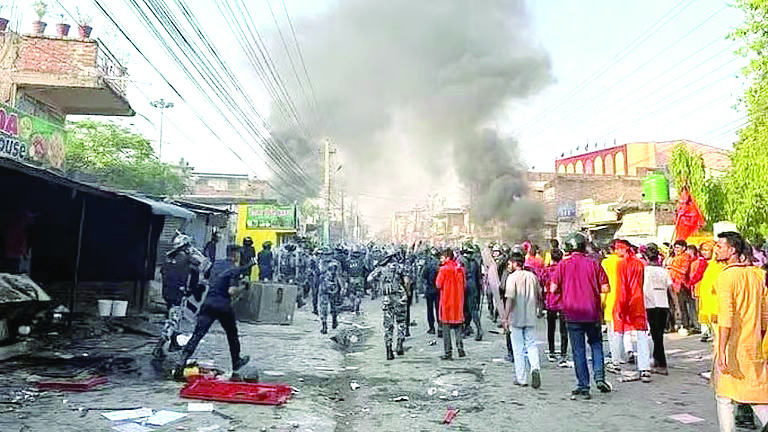 नेपाळमध्ये उद्रेक का आणि कसा झाला?