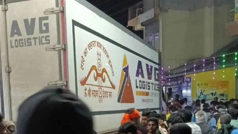 गणेश विसर्जन मिरवणुकीत भरधाव ट्रक घुसला