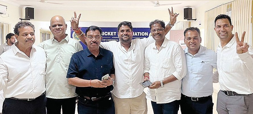 क्रिकेटचा विकास साधा !