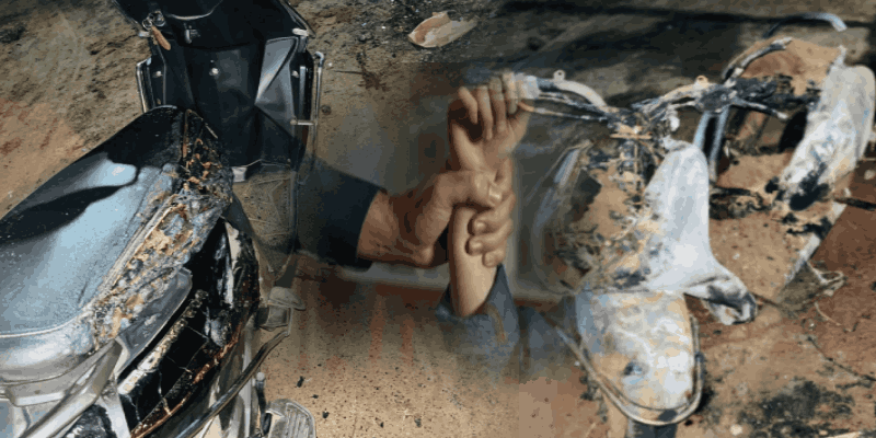 वार्का येथे कौटुंबिक वादातून दोन दुचाकी जाळल्या; पत्नीच्या तक्रारीनंतर पतीवर गुन्हा