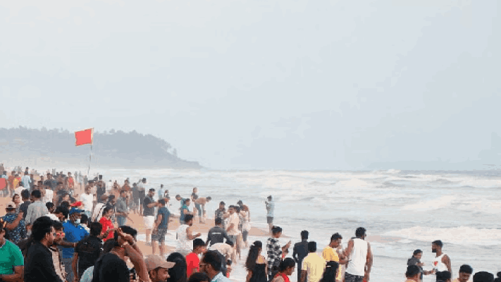 बेफिकीर, बेधुंद पर्यटकांमुळे गोव्याच्या पर्यटनाला गालबोट