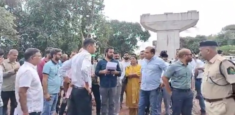 पर्वरीत आमदार खंवटे यांनी केली एलिवेटेड कॉरिडॉरच्या कामाची पाहणी