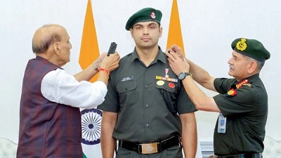 भालाफेकपटू नीरज चोप्रा बनला ‘लेफ्टनंट कर्नल’