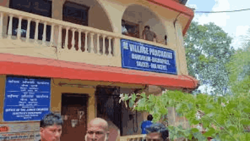 सकाळी सरपंचपदी निवड दुपारी अविश्वास ठराव दाखल