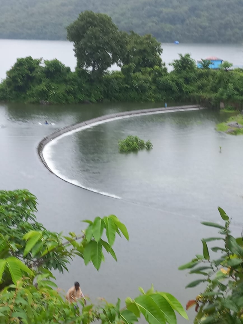 राज्यात सोसाट्याच्या वाऱ्यासह जोरदार पाऊस; पणजीत दरड कोसळली