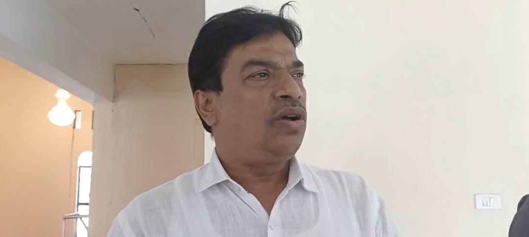 काँग्रेसला रवी नाईकांचा विसर!