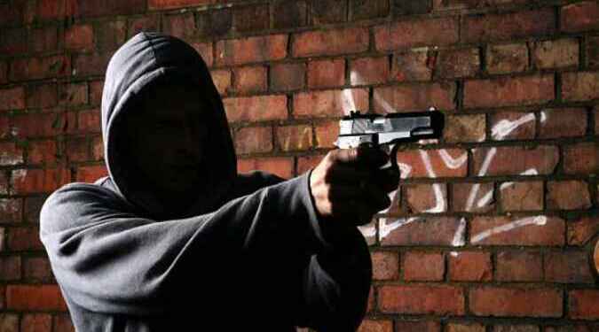 रेती व्यवसायावरून उगवेत गोळीबार