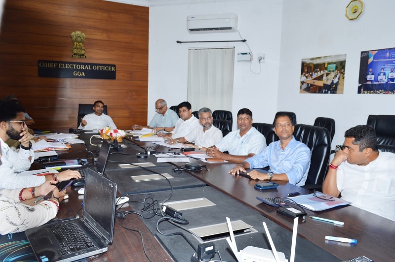 गोवा : चुकीची माहिती देणाऱ्या बीएलओंवर कारवाई करा!