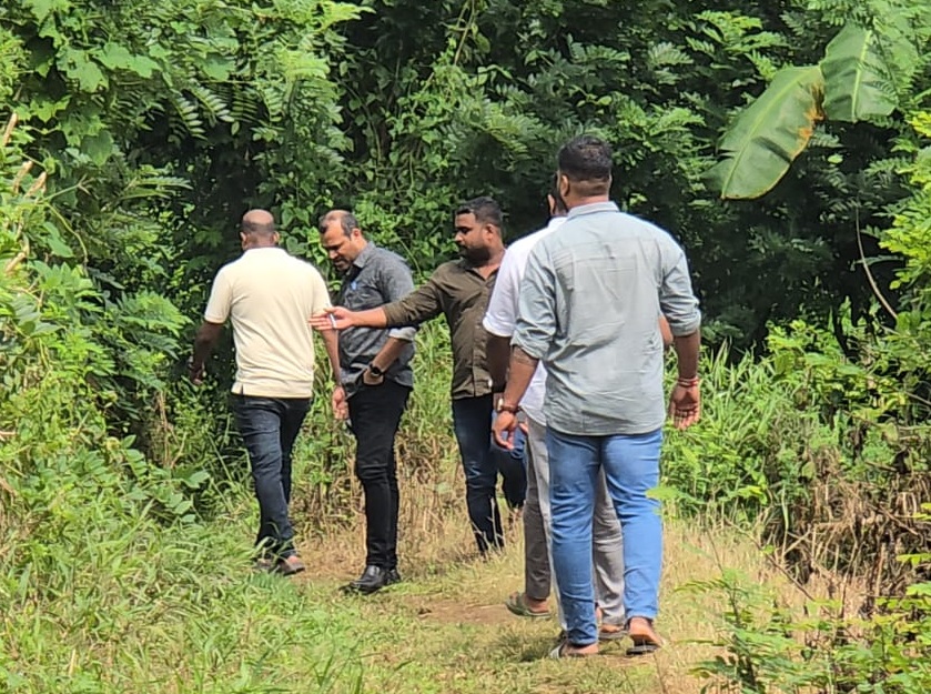 बेकायदा रेती काढणाऱ्यावर उगवेत गोळीबार