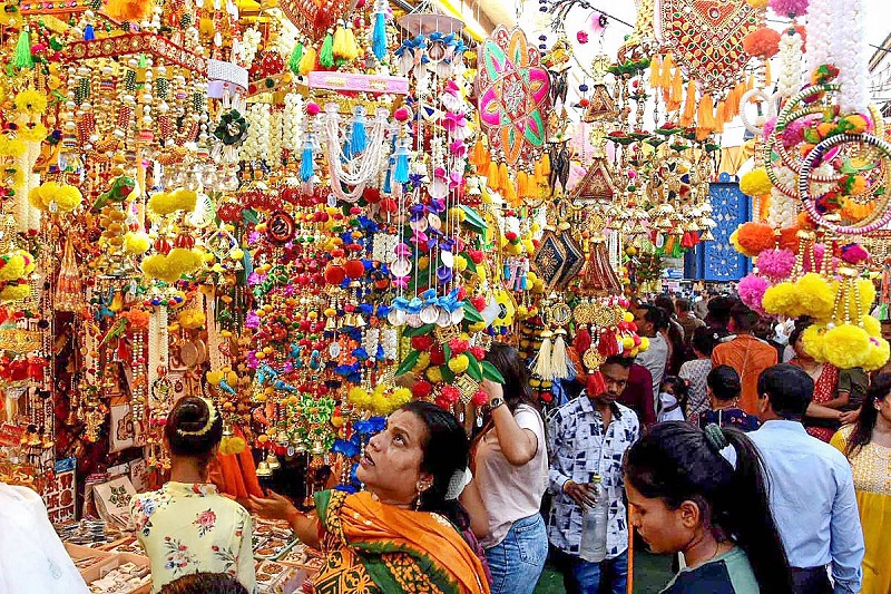 स्वदेशीच्या शंखनादाने आत्मनिर्भरतेकडे वाटचाल