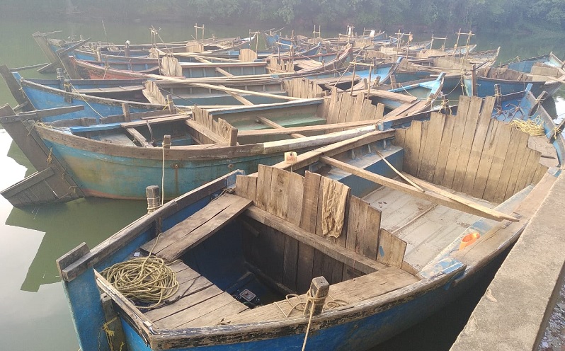 पेडणे : निर्बंध वाळू उपशामुळे निसर्गाची हानी