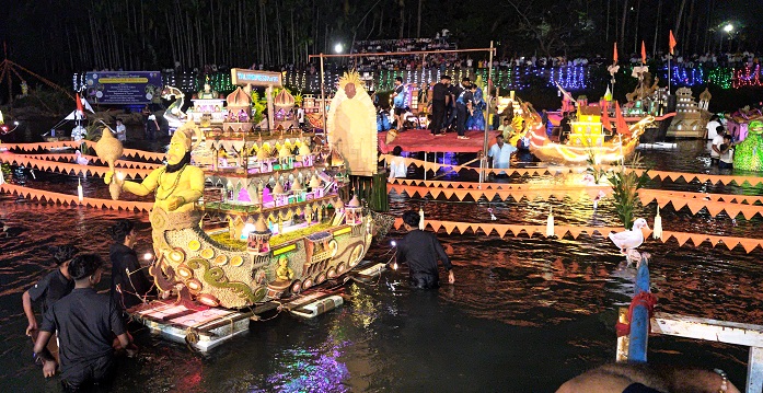 वाळवंटी नदीपात्रात नौकानयनाचा देदीप्यमान सोहळा