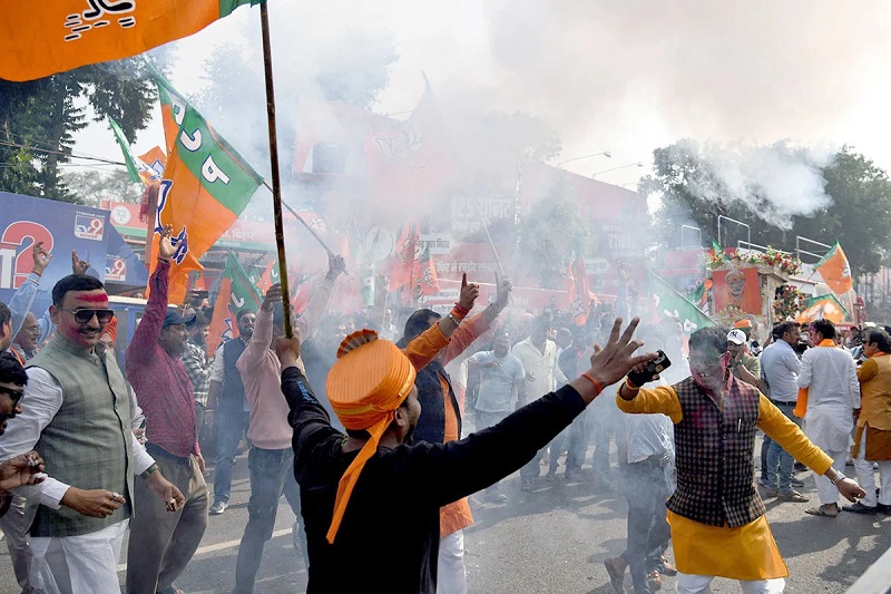 एनडीए द्विशतकपार; महागठबंधनचा सुपडासाफ