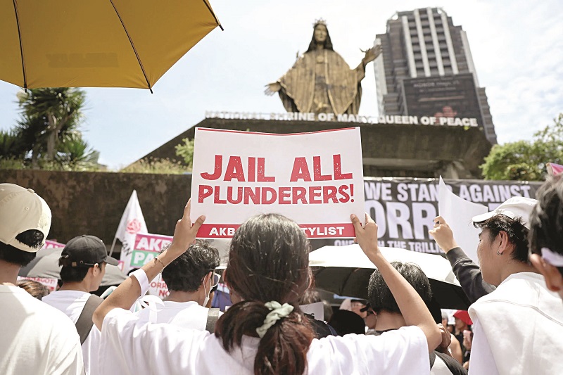 आणखी एका देशात जनतेचा उद्रेक