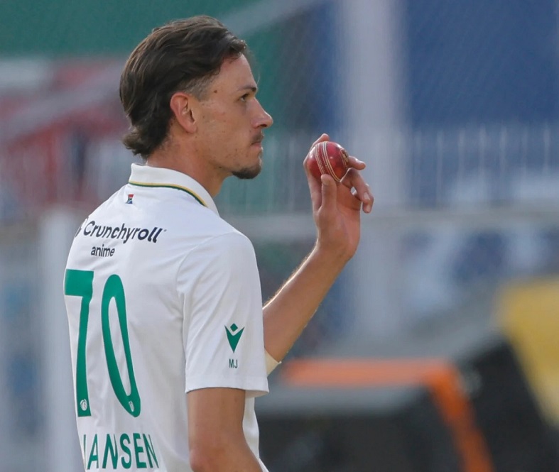 भारताचा पहिला डाव २०१ धावांत गुंडाळला