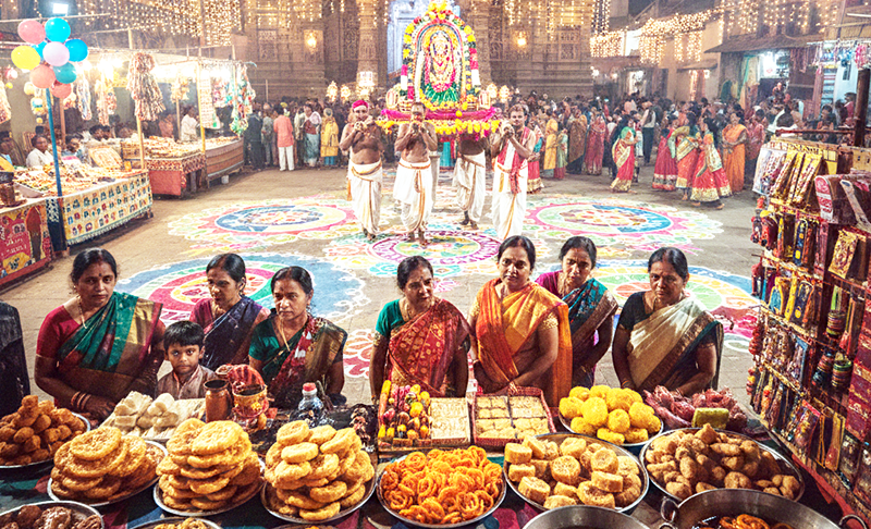 आपल्या गावातली जत्रा: उत्साह, भक्ती आणि गोडवा!