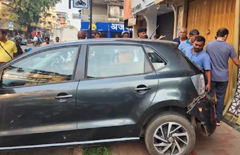 कार मागे घेताना मद्यपी कारचालकाने पादचाऱ्याला चिरडले