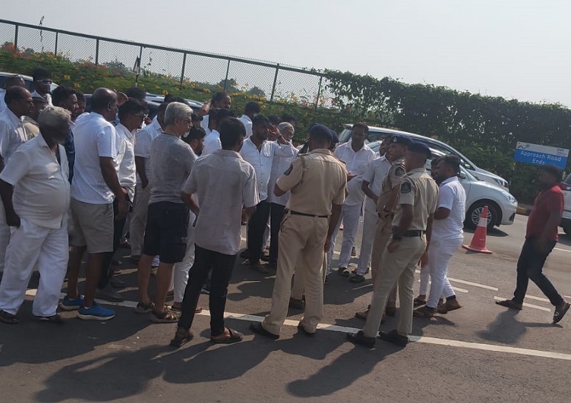 ‘मोपा’वरून दोन मिनिटांत ​प्रवासी न नेल्यास टॅक्सीला १८० रुपये शुल्क