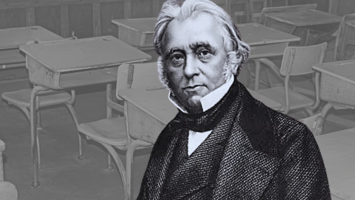 मनुपेक्षा मेकॉले चांगला !