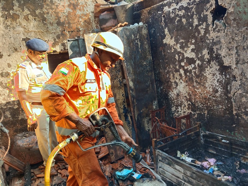 बामणवाडा-नानोडा येथे घर आगीत भस्मसात