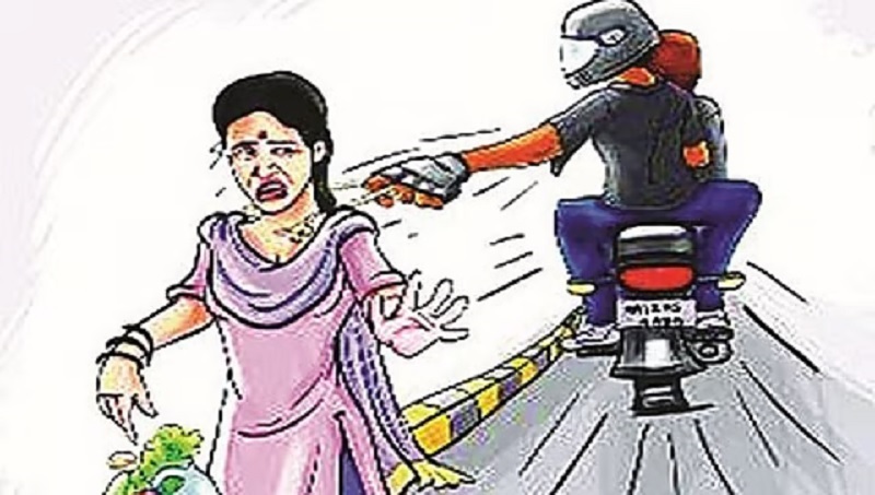 पोलीस असल्याचे भासवून महिलेकडून तीन लाखांचे मंगळसूत्र लंपास