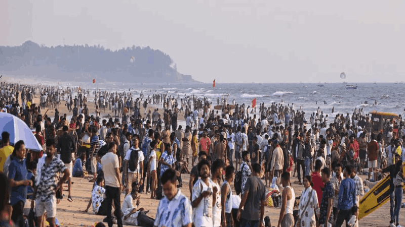 गोव्यातील समुद्रकिनाऱ्यांवर जीवरक्षकांनी सहाजणांना वाचवले