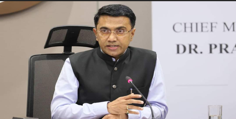 मुख्यमंत्री डॉ. सावंत यांनी घेतला आपत्कालीन सेवा आणि विकासकामांचा आढावा