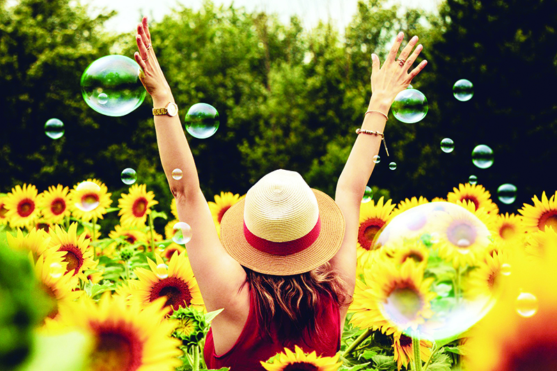 जीवन अनिश्चित आहे, पण अनिश्चितता म्हणजे स्वातंत्र्य !