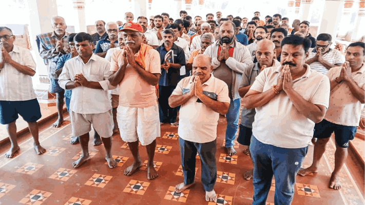 रक्ताच्या नात्याबाहेरील व्यक्तीला गावातील जमीन विकणार नाही!